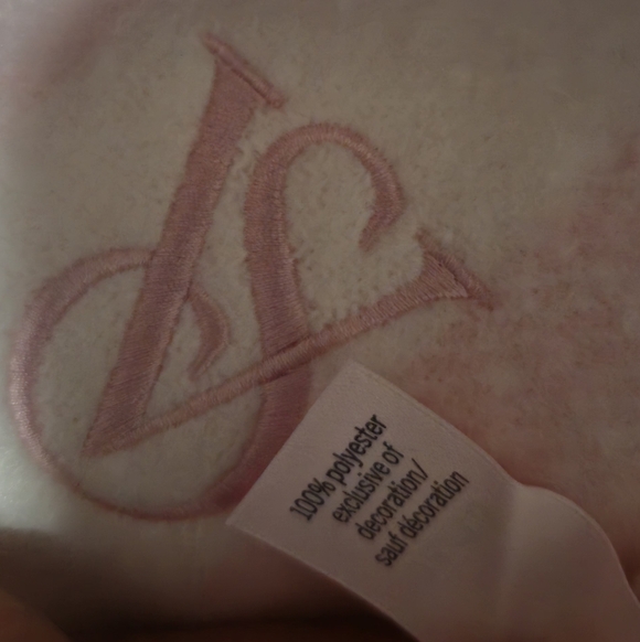 Victoria's Secret Cozy Blanket Scarf NWT - Picture 5 of 11